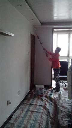 老房子墻面維修翻新合理工藝解析——上海輝子室內(nèi)外裝飾施工團(tuán)隊的專業(yè)分享